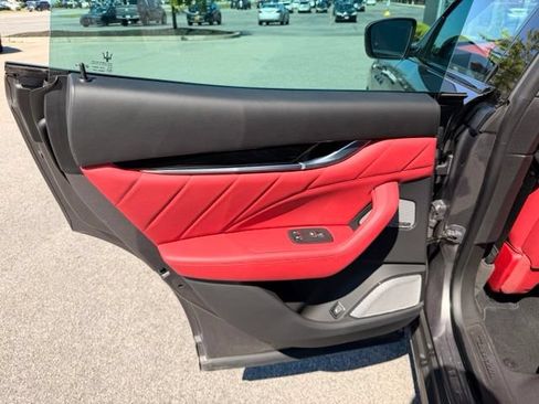 Used 2023 Maserati Levante Modena AWD/4WD image 9