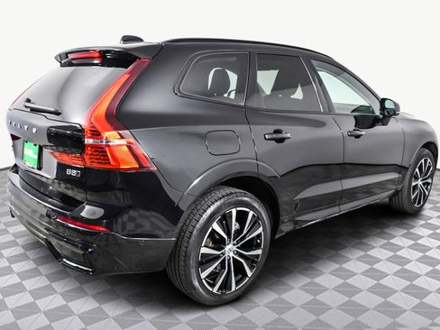 Used 2024 Volvo XC60 B5 Plus image 8