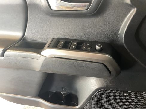Used 2018 Toyota Tacoma Limited image 17