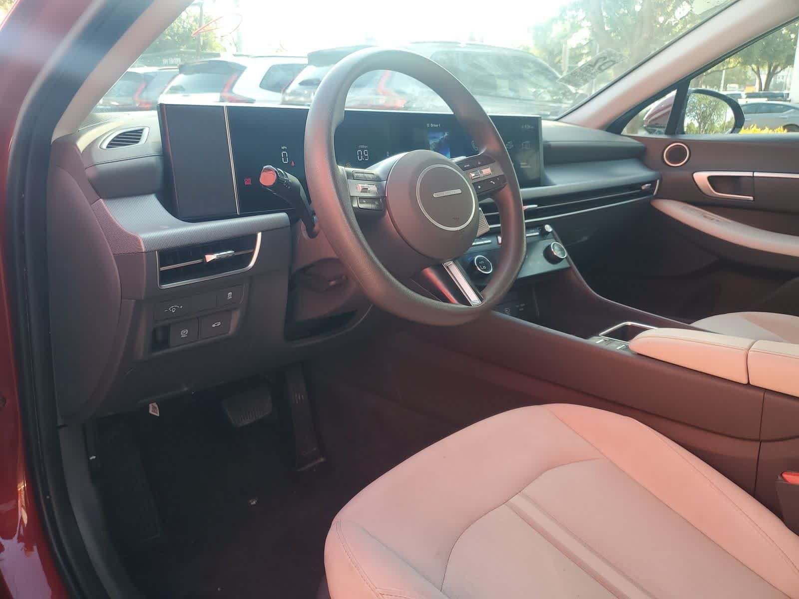 Used 2025 Hyundai Sonata SEL FWD image 2