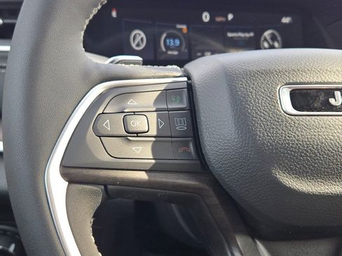 New 2025 Jeep Grand Cherokee Limited image 32