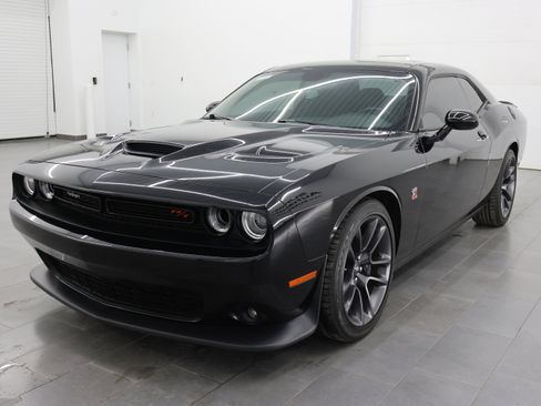 Used 2021 Dodge Challenger R/T Scat Pack image 6