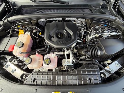 Used 2023 Jeep Grand Cherokee Overland w/ Luxury Tech Group IV image 16