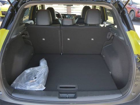 New 2025 Nissan Kicks SR image 12