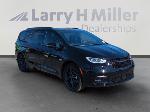 New 2026 Chrysler Pacifica Limited w/ S Appearance Package image 7