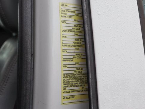 Used 2011 Ford F550 4x4 Crew Cab Super Duty w/ Payload Upgrade Pkg image 47