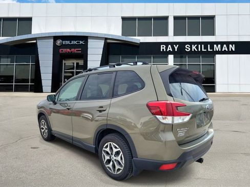 Used 2022 Subaru Forester Premium AWD/4WD image 4