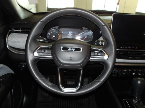 Used 2023 Jeep Compass Latitude w/ Convenience Group AWD/4WD image 14