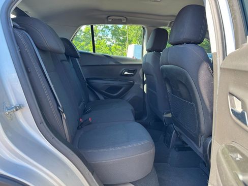 Used 2019 Chevrolet Trax LS w/ LPO, Cargo Package FWD image 18
