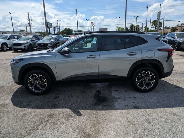 Used 2025 Chevrolet Trax LT FWD image 7
