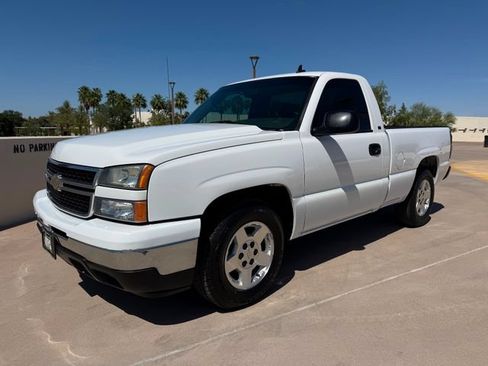 Used 2006 Chevrolet Silverado 1500 LT w/ Light Duty Power Package RWD image 2