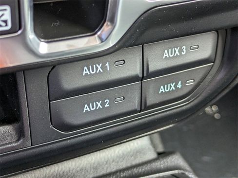 New 2024 Jeep Gladiator Sport image 19