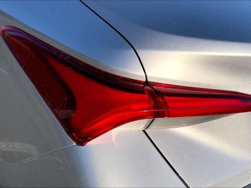 Used 2020 Toyota Avalon XLE image 27