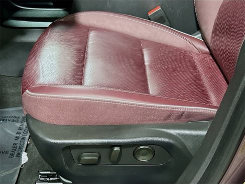 Used 2025 Buick Envision Sport Touring image 17