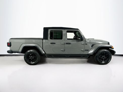 Used 2023 Jeep Gladiator Sport AWD/4WD image 4