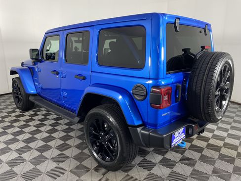 Used 2023 Jeep Wrangler Unlimited Sahara w/ Cold Weather Group AWD/4WD image 10
