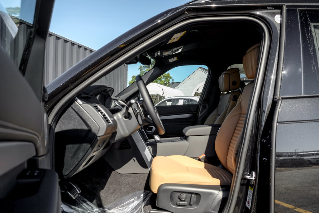 New 2026 Land Rover Discovery Limited Edition AWD/4WD image 9