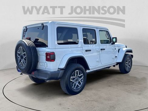 Used 2025 Jeep Wrangler Unlimited Sahara AWD/4WD image 5