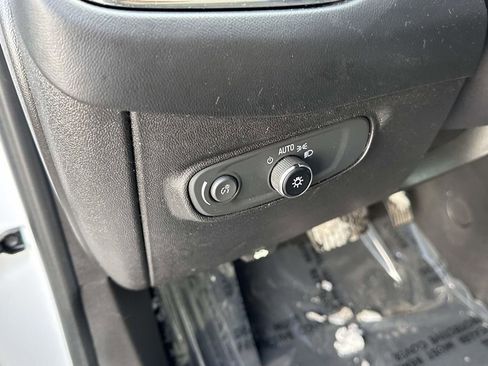 Used 2018 Chevrolet Equinox LT image 20