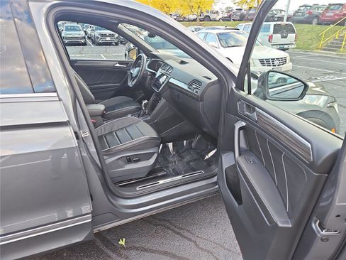 Certified 2023 Volkswagen Tiguan SEL R-Line image 28