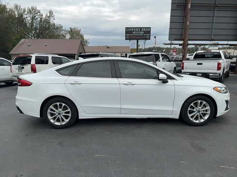 Used 2020 Ford Fusion SE image 4