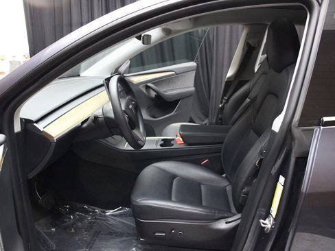 Used 2023 Tesla Model Y Long Range image 24