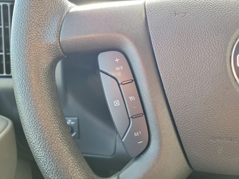 Used 2025 GMC Savana 3500 LT w/ LT Preferred Equipment Group RWD image 19
