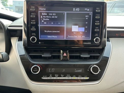 Used 2021 Toyota Corolla LE FWD image 18