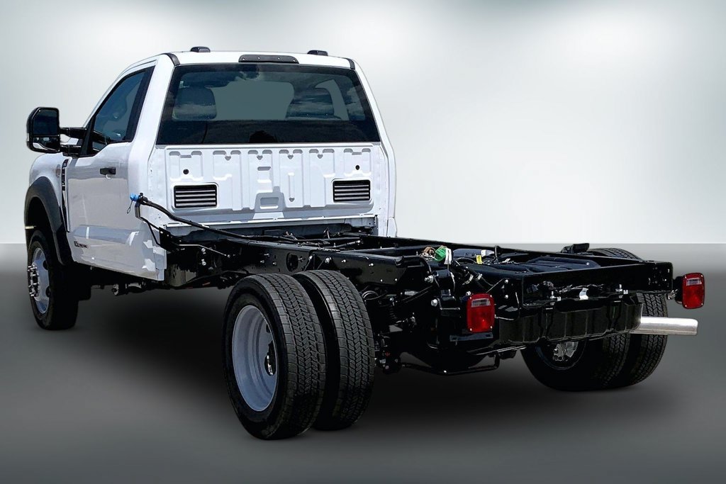 New 2026 Ford F550 4x4 Regular Cab Super Duty image 3