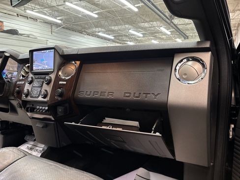 Used 2014 Ford F350 Lariat w/ Lariat Interior Package image 29