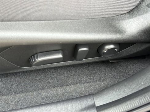 Used 2025 Subaru Crosstrek 2.0i Premium image 17