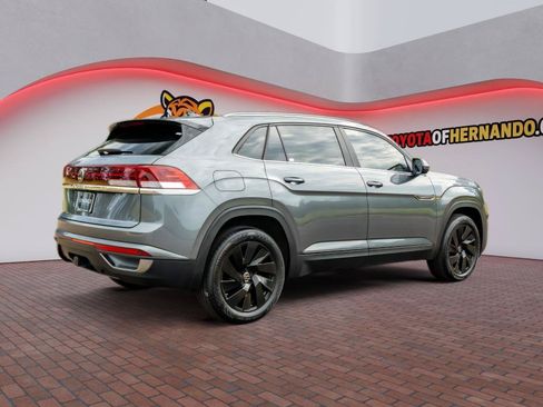 Used 2024 Volkswagen Atlas Cross Sport SE w/ Panoramic Sunroof Package FWD image 5