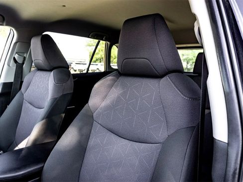 Used 2025 Toyota RAV4 XLE image 13