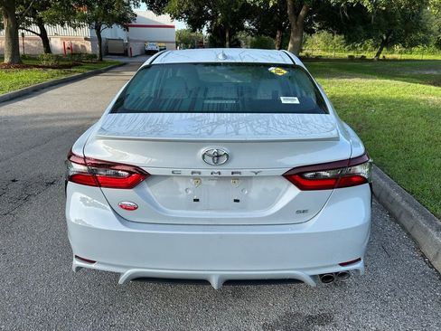 Used 2024 Toyota Camry SE FWD image 5