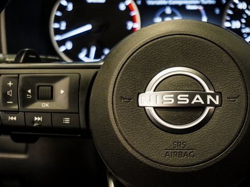 Used 2023 Nissan Rogue S image 14