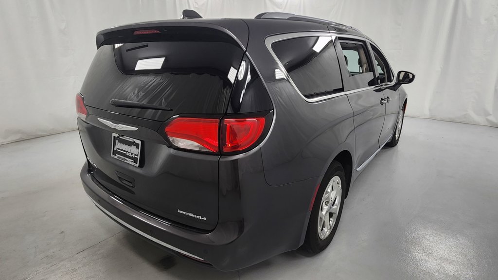 Used 2017 Chrysler Pacifica Touring-L Plus FWD image 3