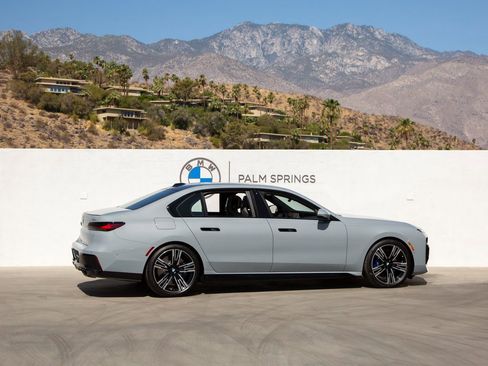 Certified 2025 BMW 760i xDrive w/ Executive Package image 5