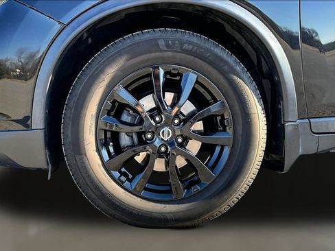 Used 2018 Nissan Rogue SV w/ Premium Package image 29