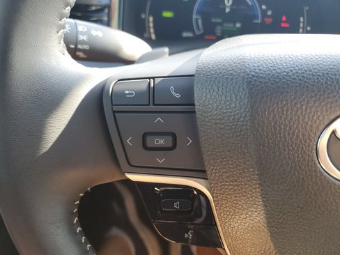 Used 2025 Toyota Camry SE w/ Convenience Package FWD image 21