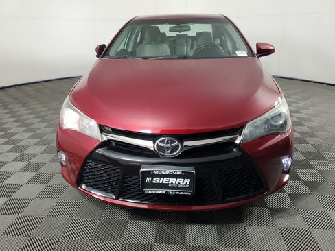 Used 2017 Toyota Camry XSE w/ Moonroof Package FWD image 9