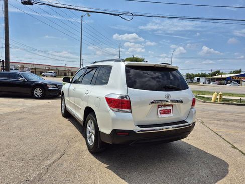 Used 2012 Toyota Highlander FWD image 8