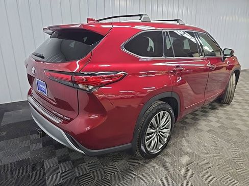 Used 2021 Toyota Highlander Platinum image 10