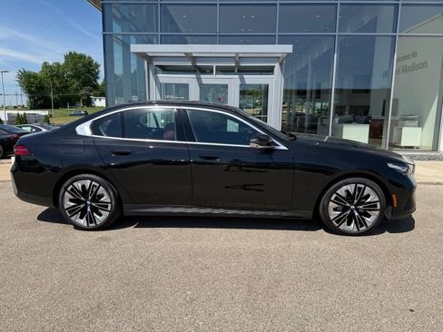 Used 2026 BMW 540i xDrive AWD/4WD image 2