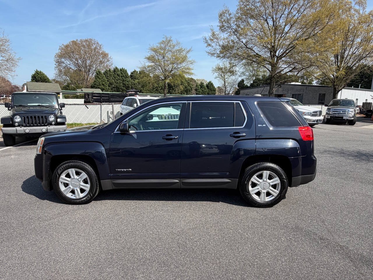 Used 2015 GMC Terrain SLE FWD image 2