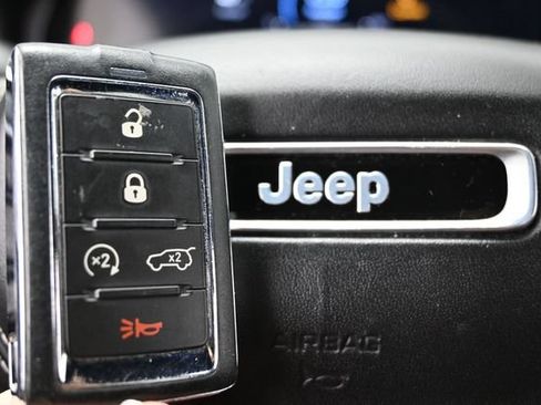 Used 2023 Jeep Grand Cherokee Overland AWD/4WD image 49