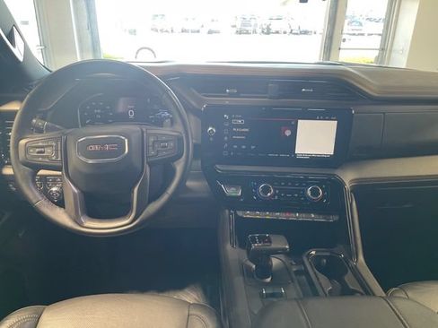 Used 2024 GMC Sierra 1500 AT4 w/ Technology Package AWD/4WD image 18