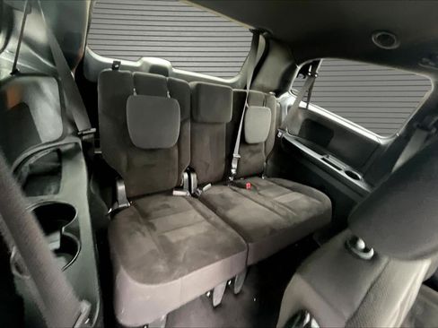 Used 2018 Dodge Grand Caravan SE FWD image 24