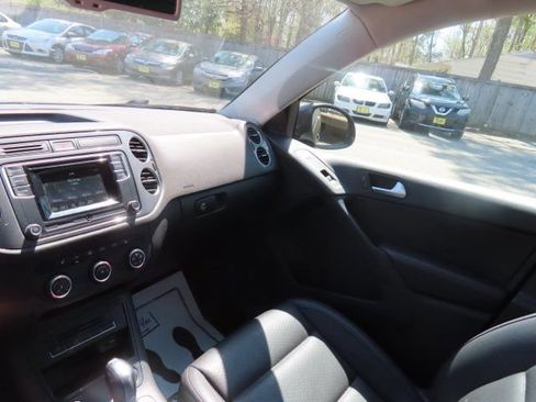Used 2016 Volkswagen Tiguan SE FWD image 22