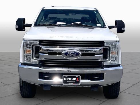 Used 2019 Ford F250 XLT w/ Camper Package AWD/4WD image 4
