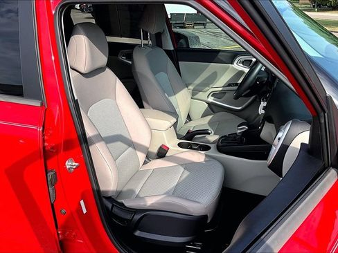 Used 2022 Kia Soul LX FWD image 7